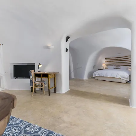 Hotel Iconic Santorini, A Boutique Cave
